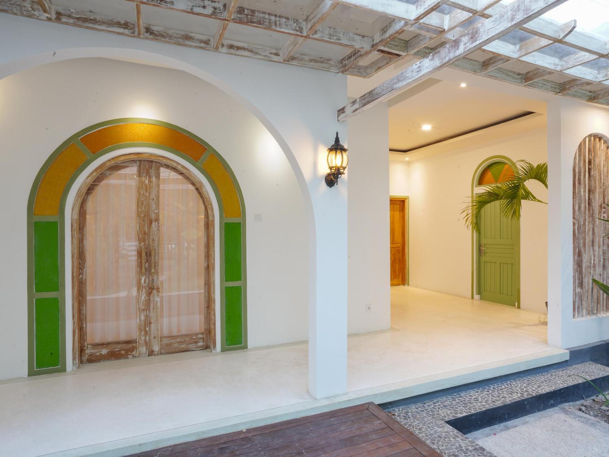 Puri Rinjani Bungalows & Hostel Kuta  Екстер'єр фото