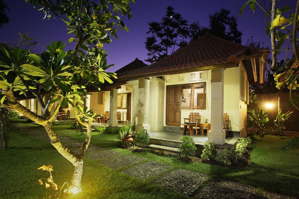 Puri Rinjani Bungalows & Hostel Kuta  Екстер'єр фото